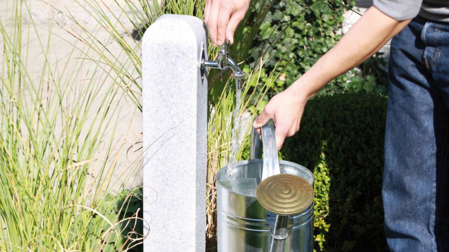 9000400 - smooth granite stone effect watering post - close up